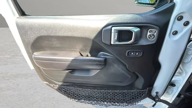 Used 2021  Jeep Rubicon image 18
