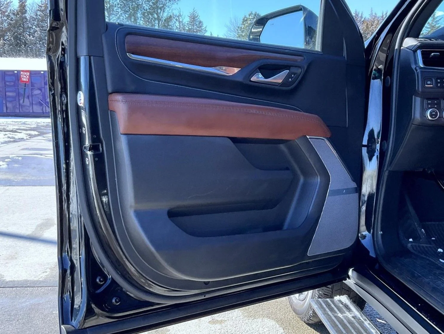 Used 2023 Black GMC Denali Ultimate image 9