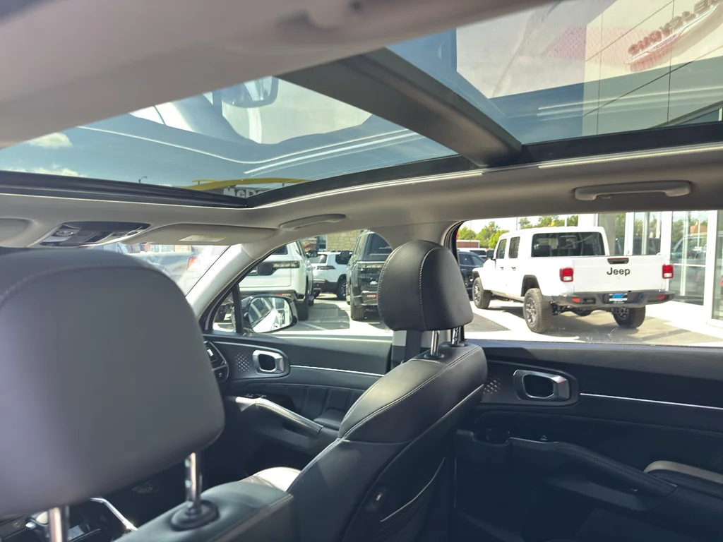 Used 2023 Glacial White Pearl Kia SX image 21