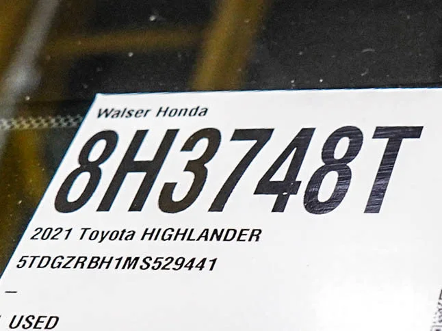Used 2021 Silver Toyota 4D WAGON XLE AWD image 32