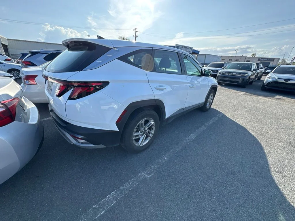 Used 2025 White Hyundai SE image 5