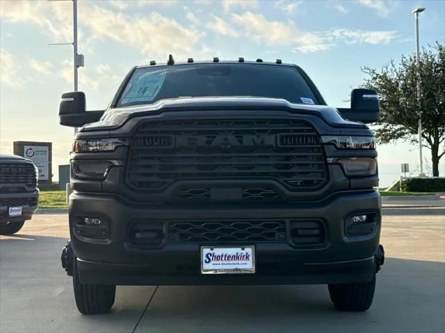 New 2027 Diamond Black Crystal Pearl-Coat Exterior Paint RAM TRADESMAN image 2