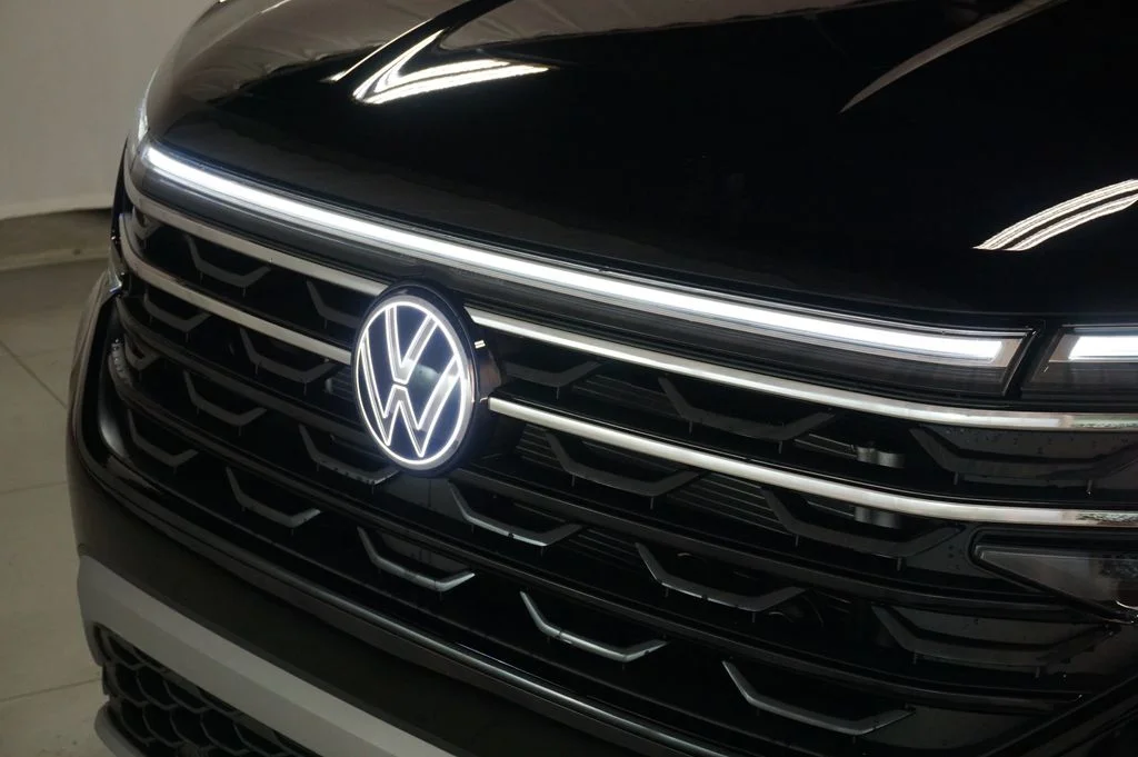 New 2026 Black Volkswagen 2.0T Peak Edition image 36
