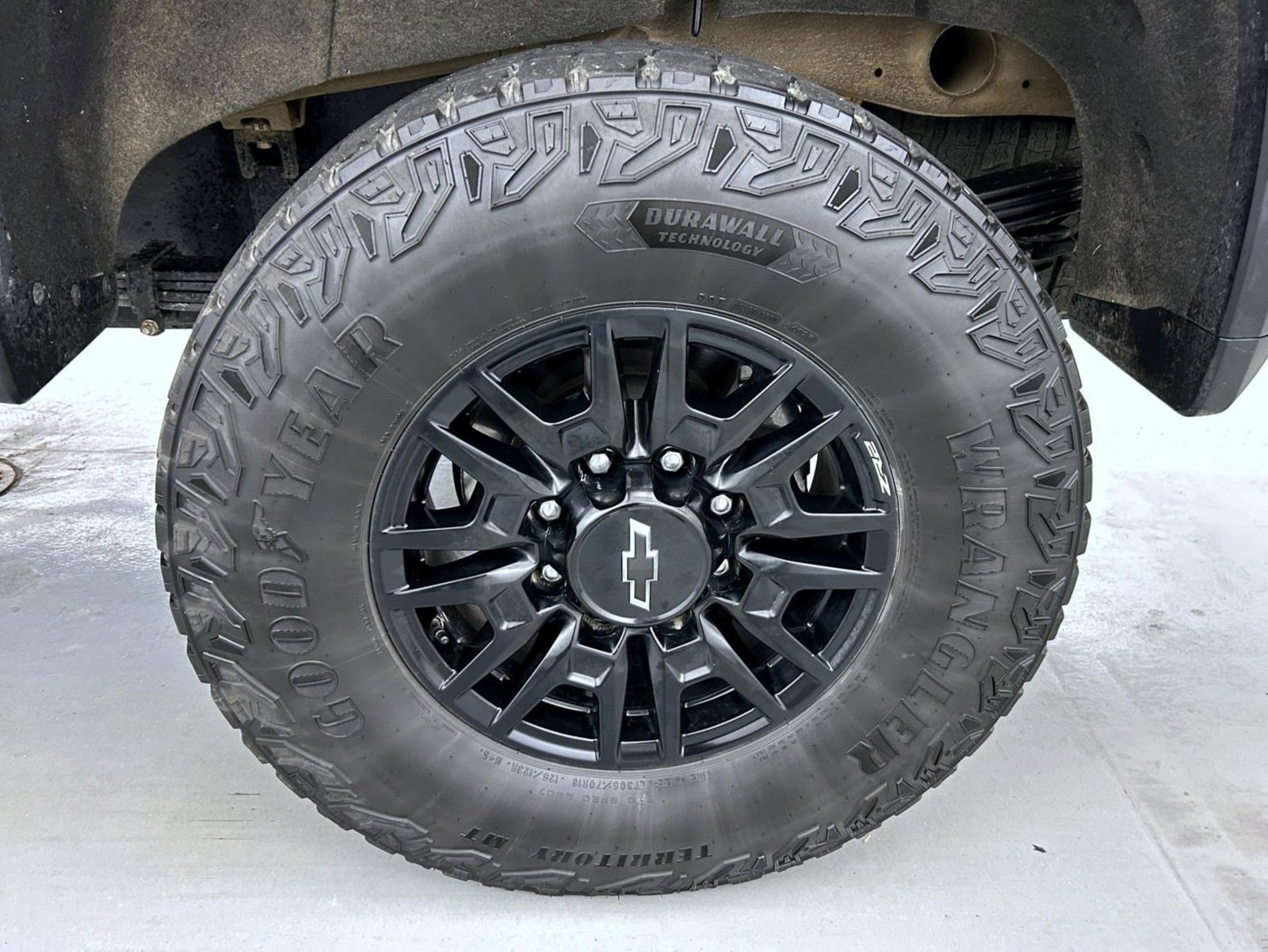 Used 2024 Gray Chevrolet ZR2 image 23