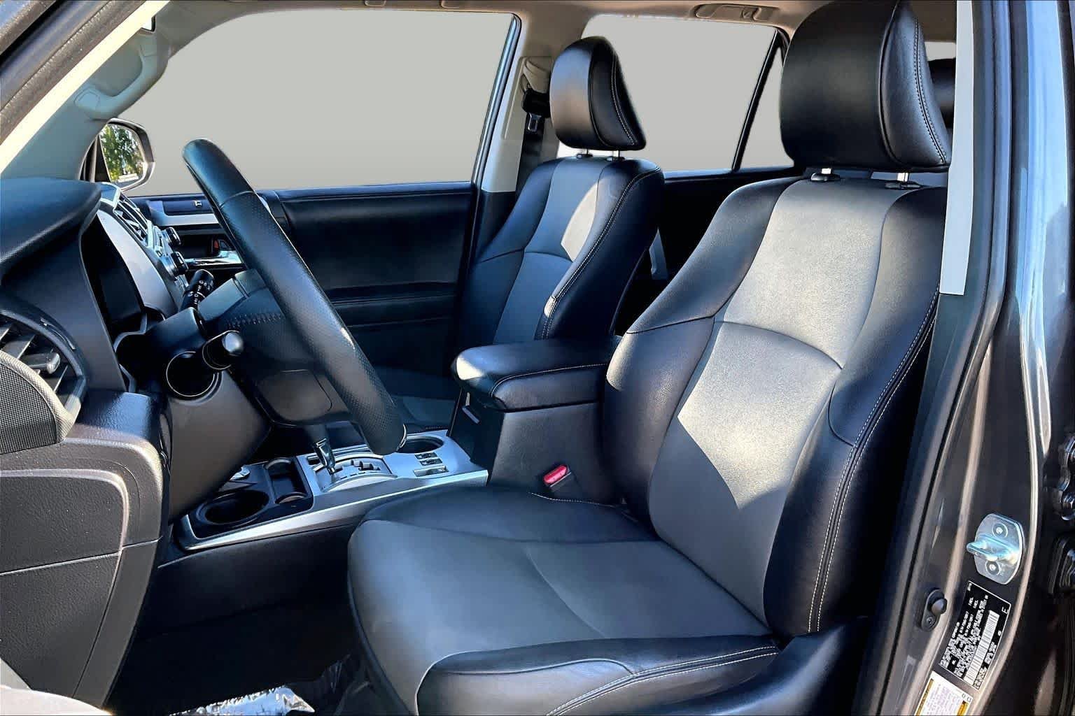 Used 2016 Magnetic Gray Metallic Toyota SR5 Premium image 7