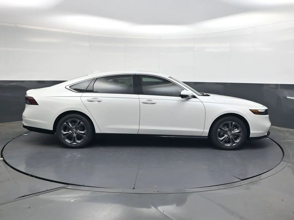 New 2026 Platinum White Pearl Honda EX-L image 3