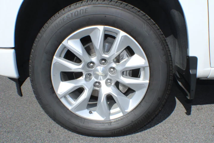 Used 2023 Summit White Chevrolet Custom image 5