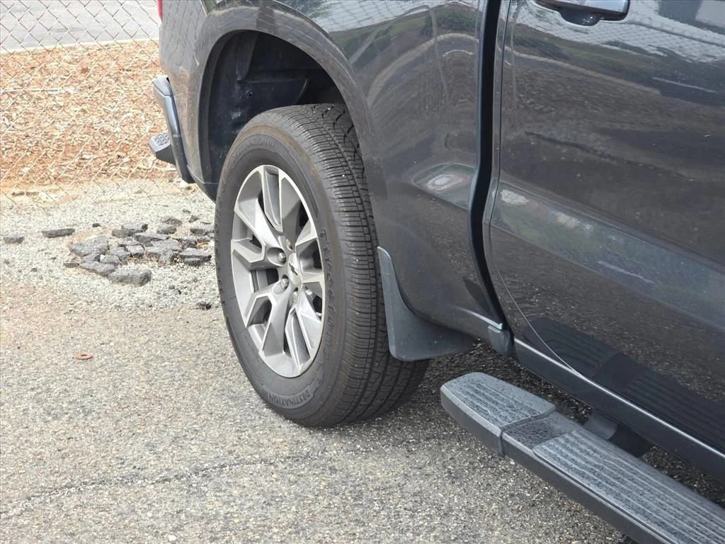 Used 2021 SHADOW GRAY METALLIC Chevrolet RST image 18
