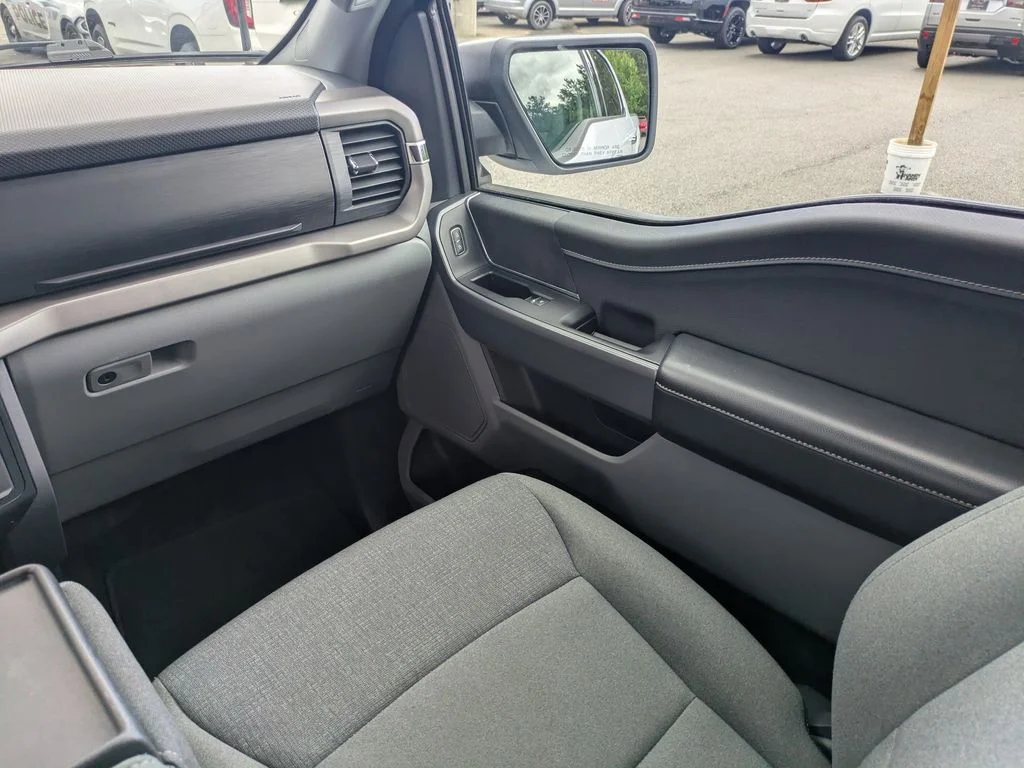 Used 2025 White Ford XLT image 17