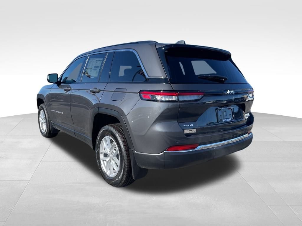 New 2026 Baltic Gray Metallic Clear-Coat Exterior Paint Jeep Laredo X image 3