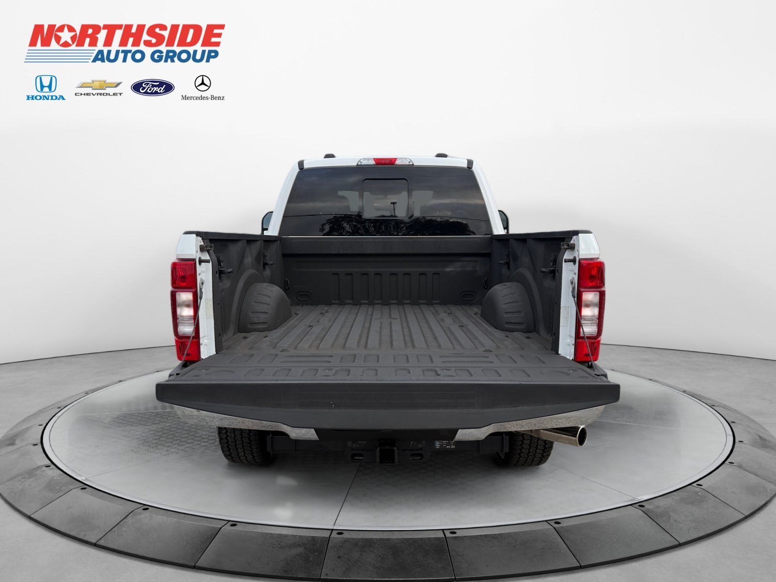 Certified Used 2022 Oxford White Ford XLT image 19