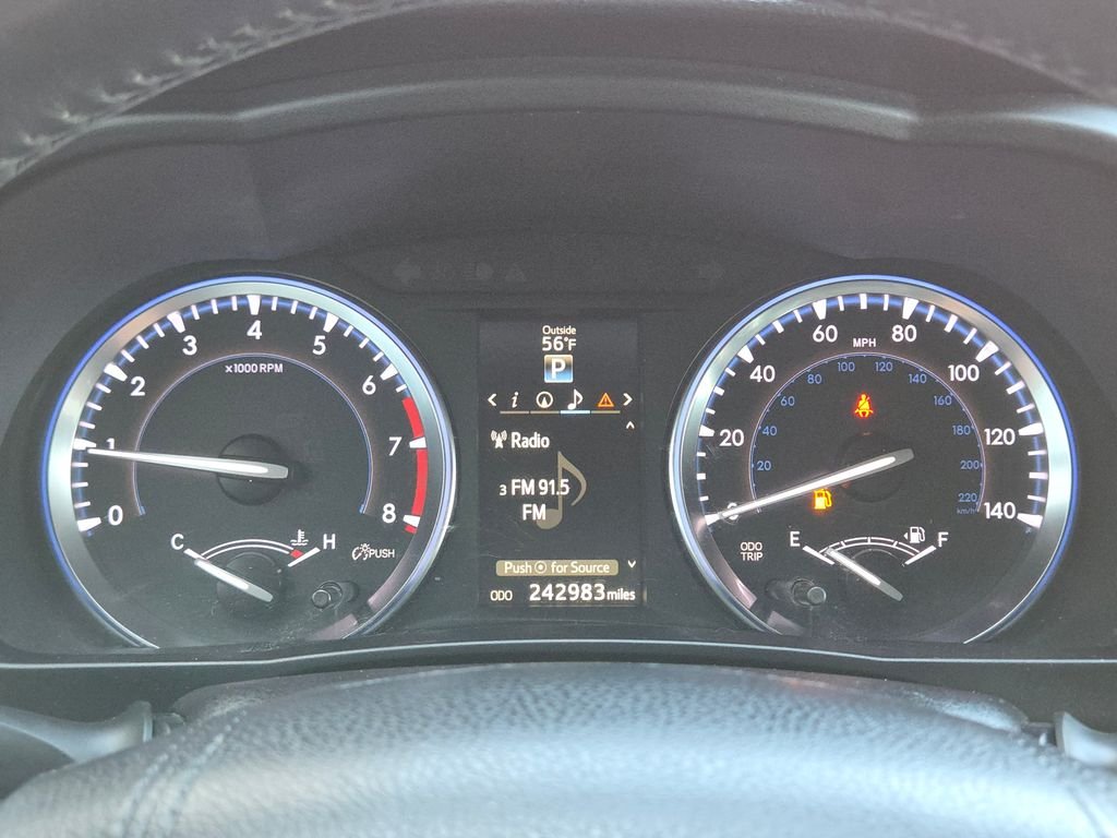 Used 2016 White Toyota XLE V6 image 22
