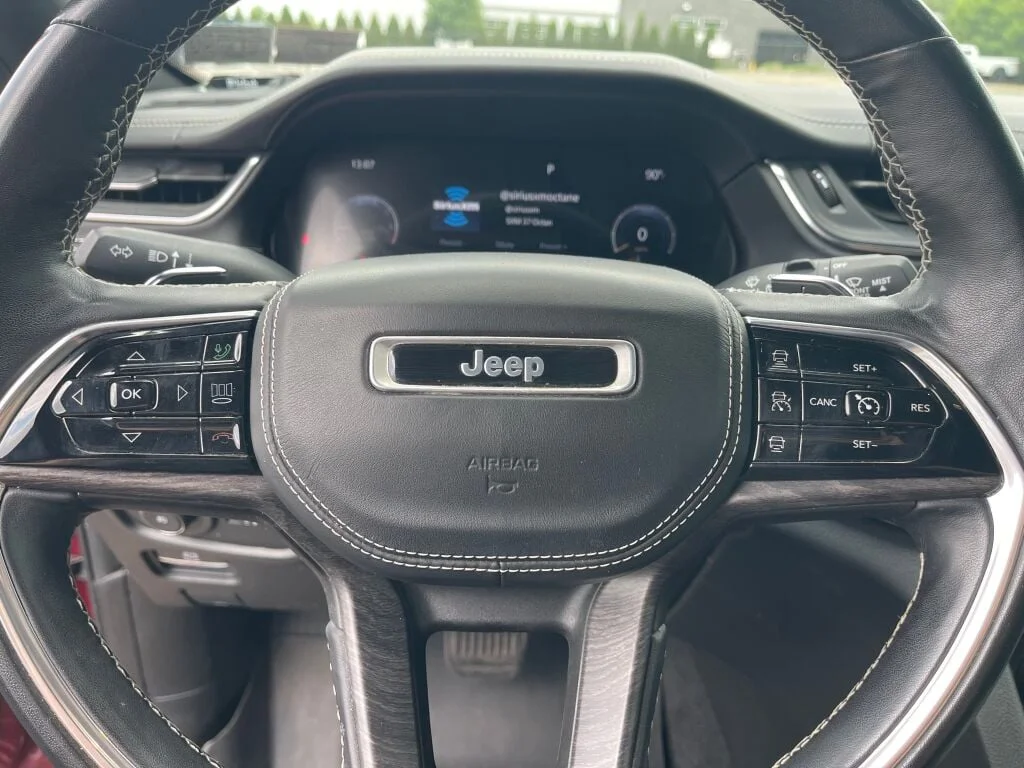 Certified Used 2022 Velvet Red Pearlcoat Jeep Overland image 18