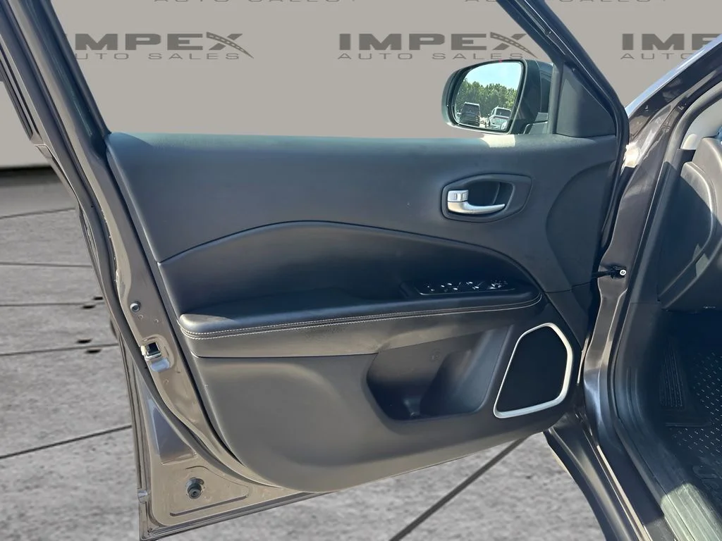Used 2018 Gray Jeep Latitude image 19