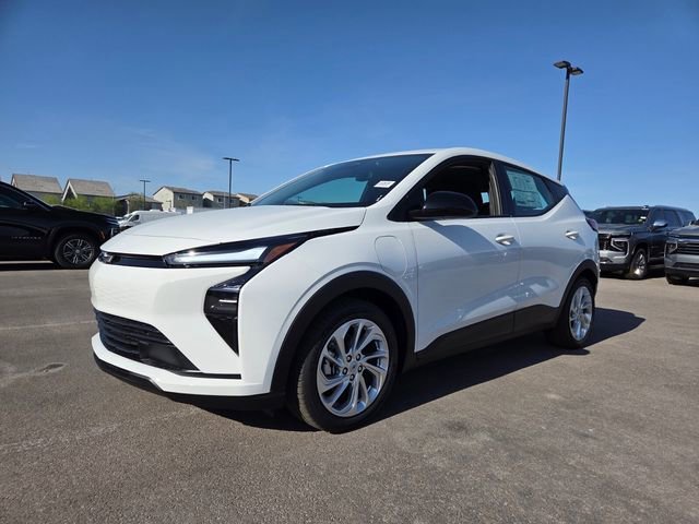 New 2027 Summit White Chevrolet LT image 2