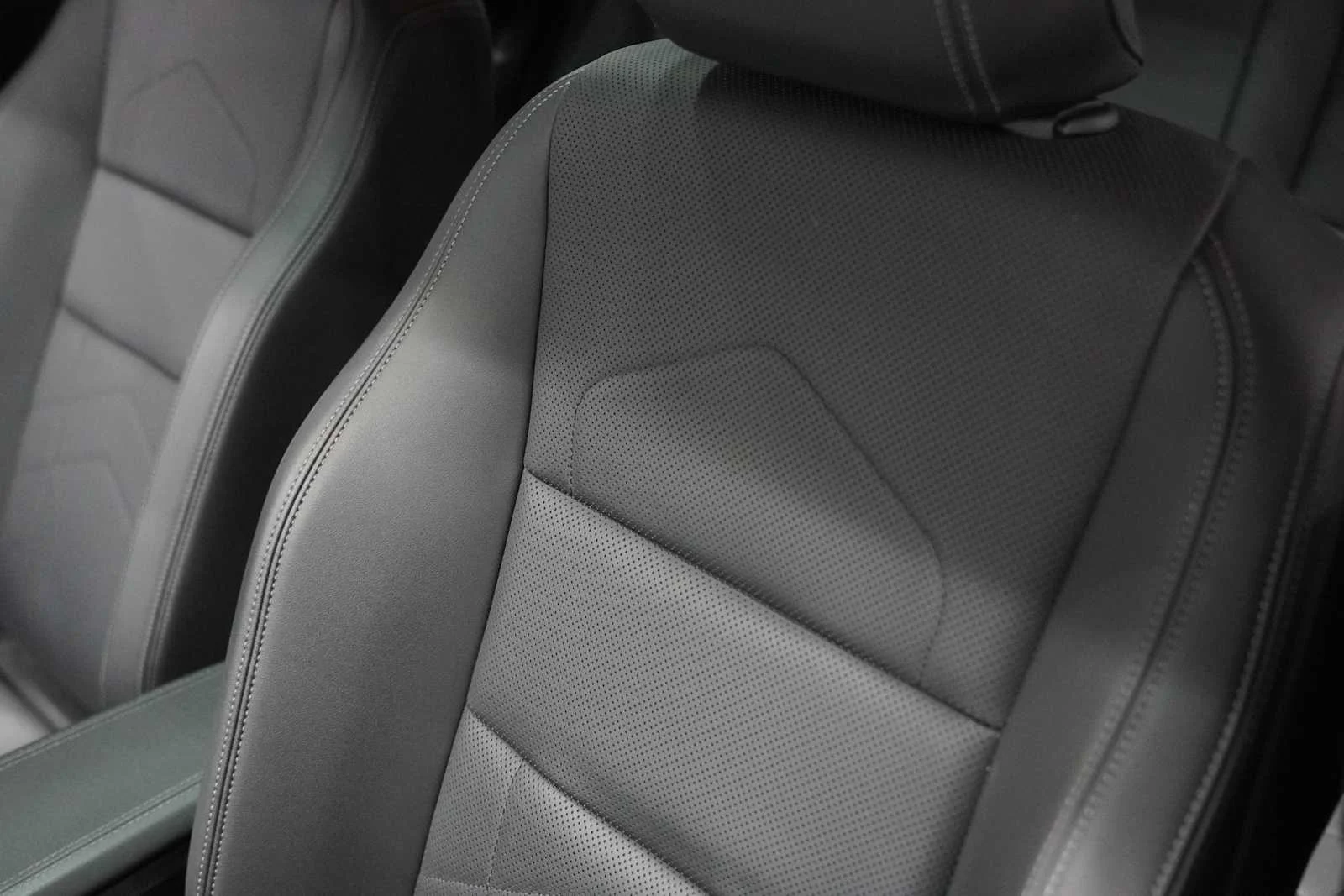 Used 2024 Blue Bay Lagoon Metallic BMW xDrive28i image 12