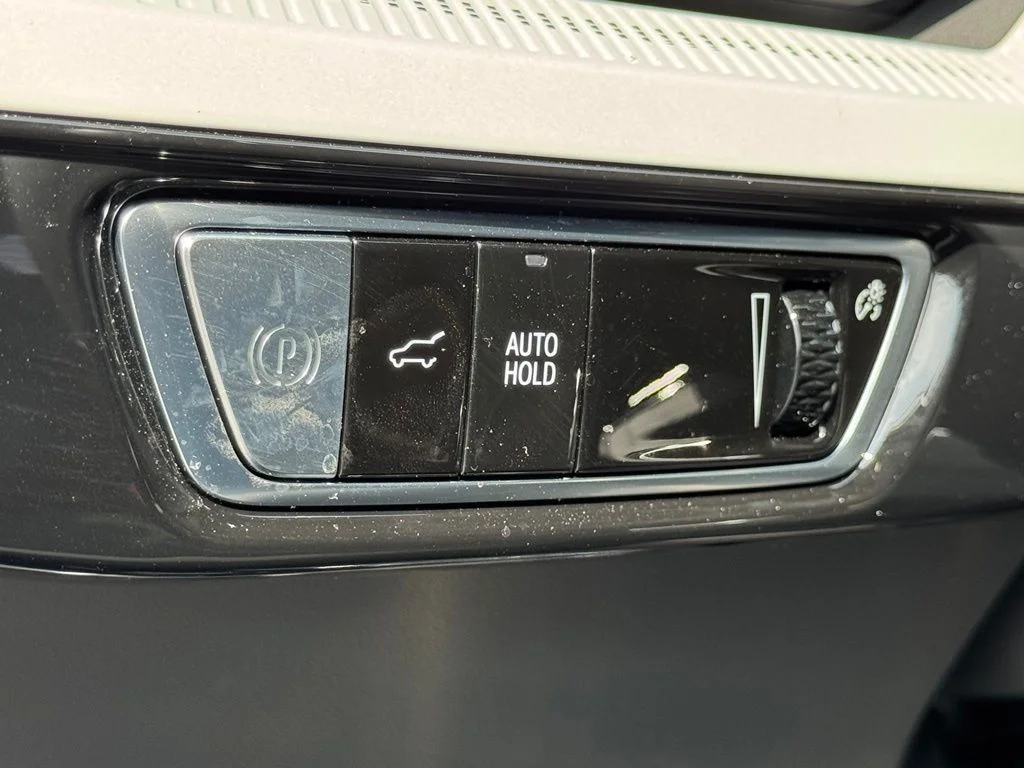 Used 2025 Red Cadillac Sport 2 image 20