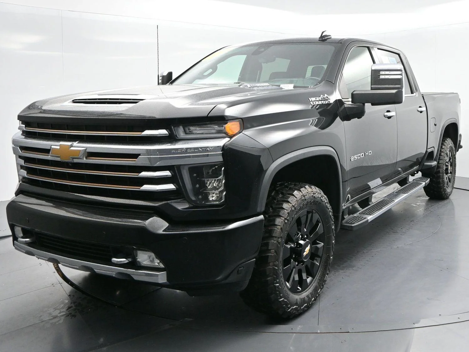 Used 2021 Black Chevrolet High Country image 3