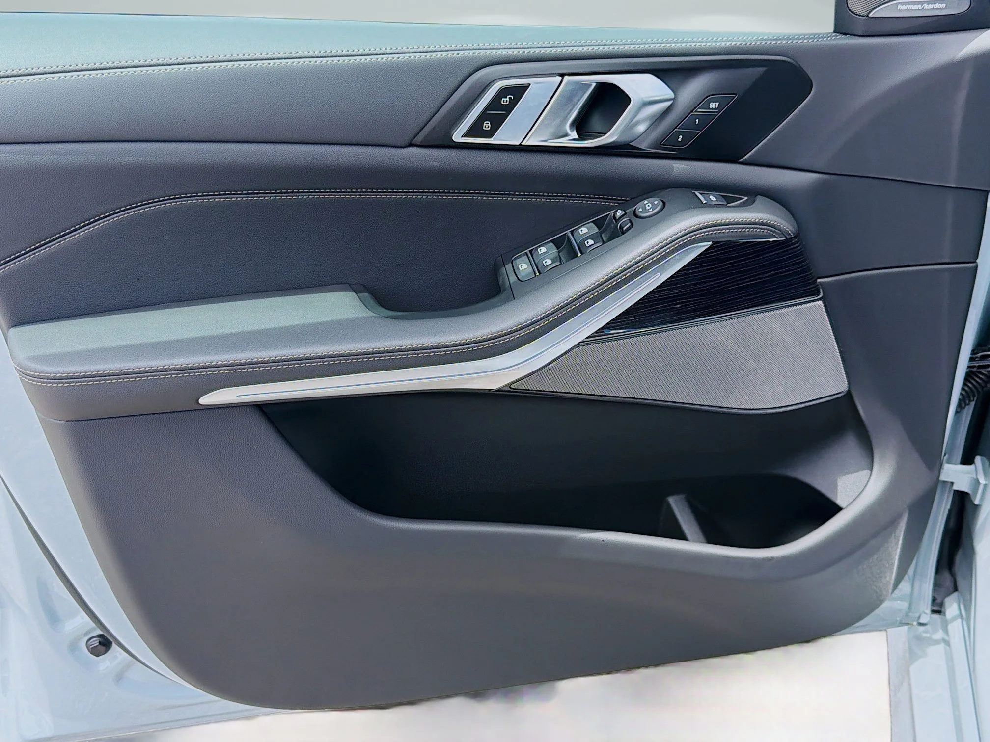 New 2026 Brooklyn Grey Metallic BMW sDrive40i image 21