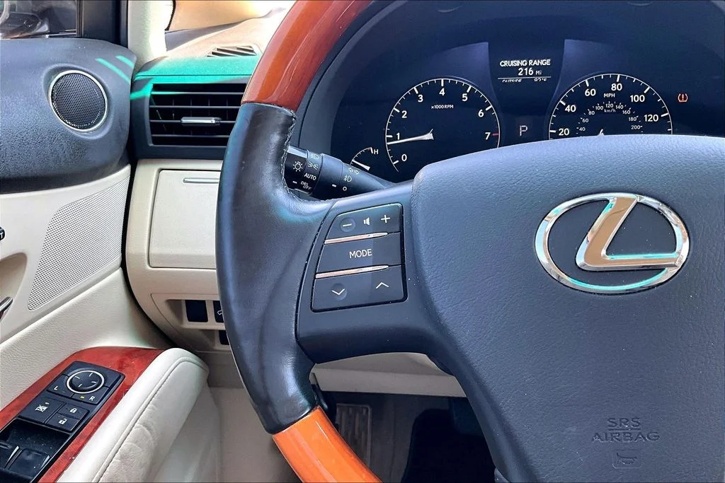 Used 2010  Lexus 350 image 18