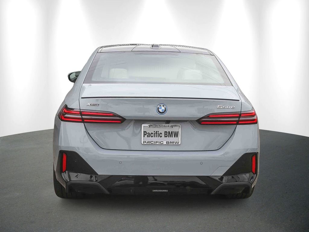 New 2027 Brooklyn Grey Metallic BMW 550e xDrive image 5