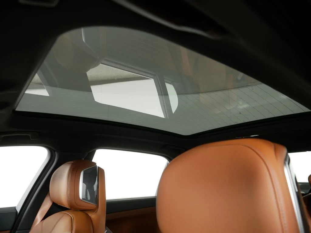2025 BMW 7 Series 750e - Photo 19
