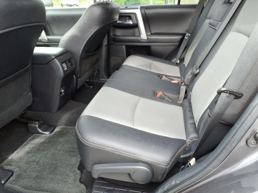 Used 2015 Magnetic Gray Metallic Toyota SR5 Premium image 16