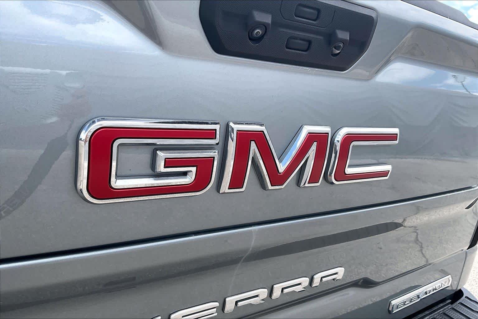 Used 2024 Sterling Metallic GMC Elevation image 28