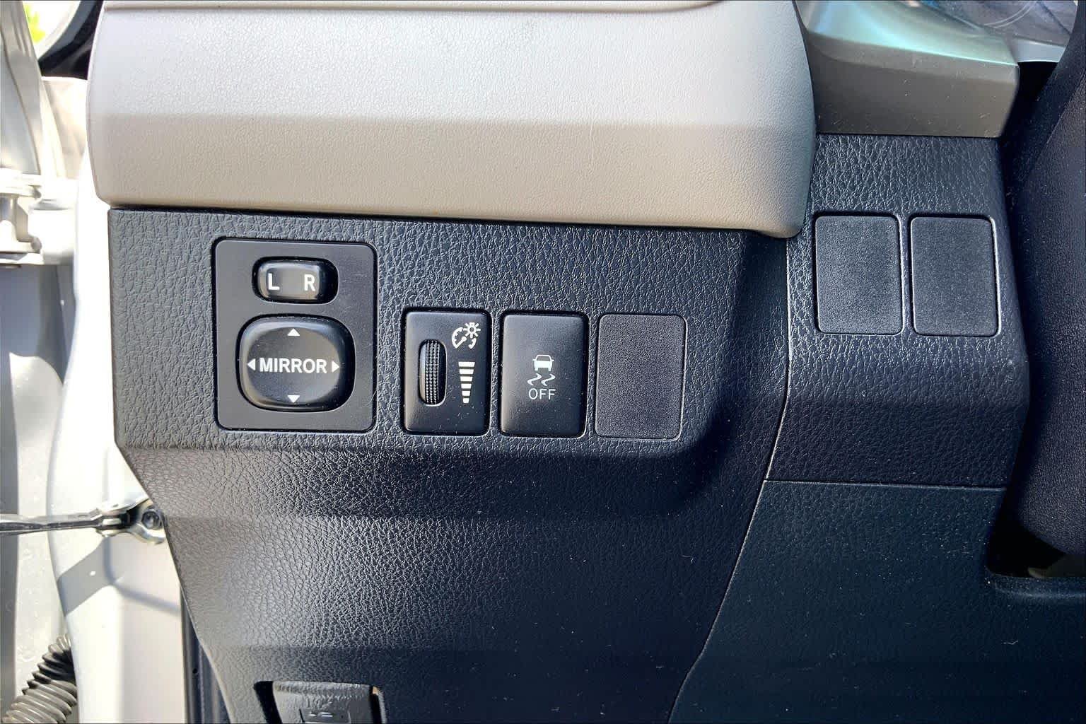 Used 2015 Classic Silver Metallic Toyota LE image 32