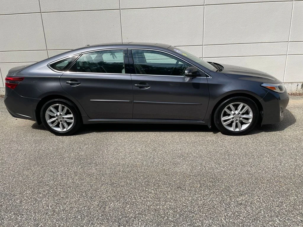 Used 2015 Gray Toyota XLE Premium image 5