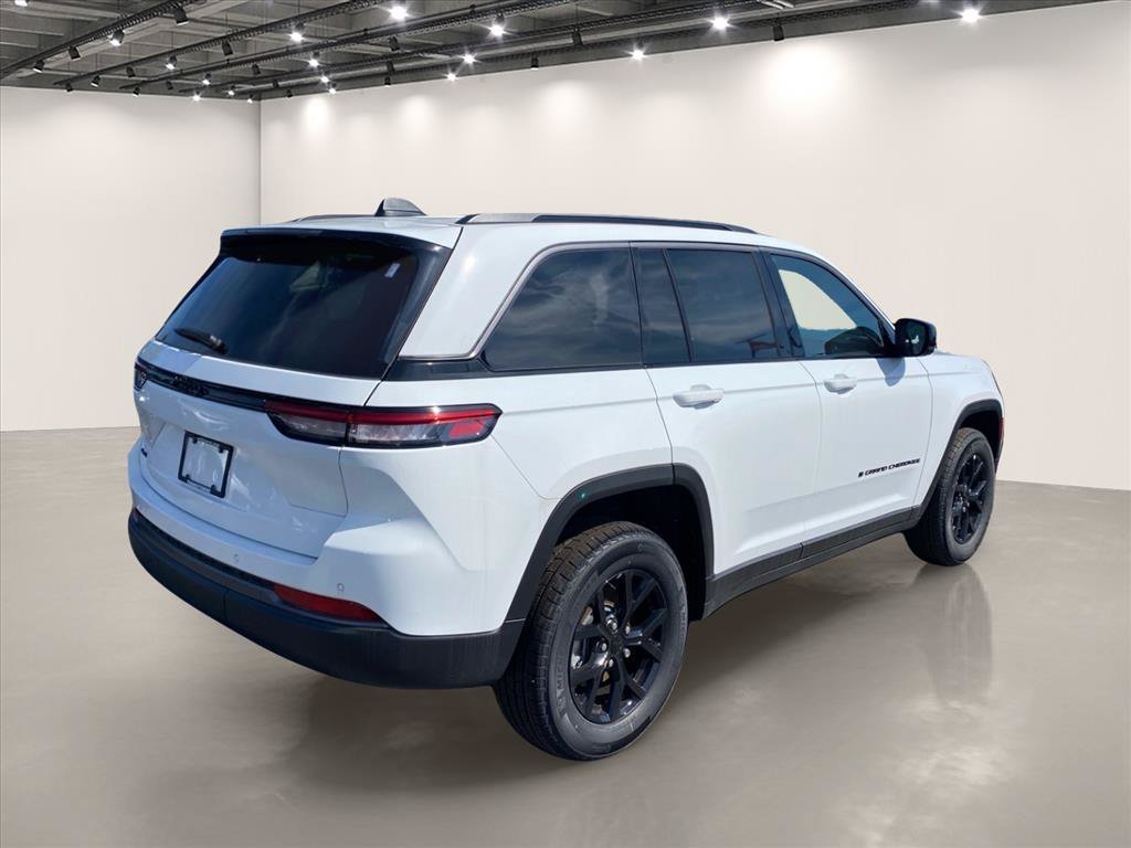 New 2026 Bright White Clear-Coat Exterior Paint Jeep Altitude image 4