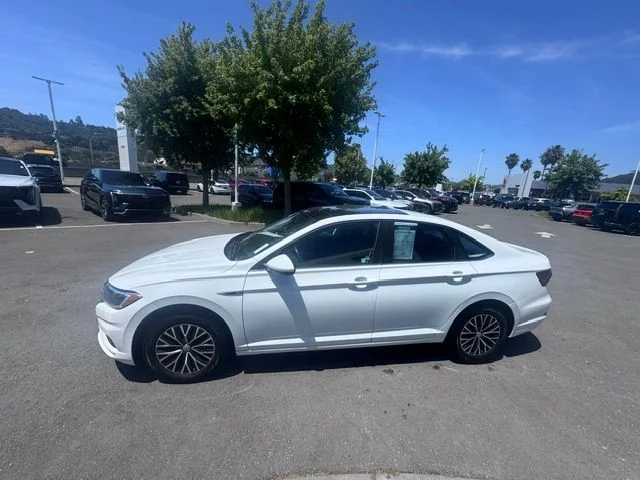 Used 2019 White Volkswagen SEL image 5