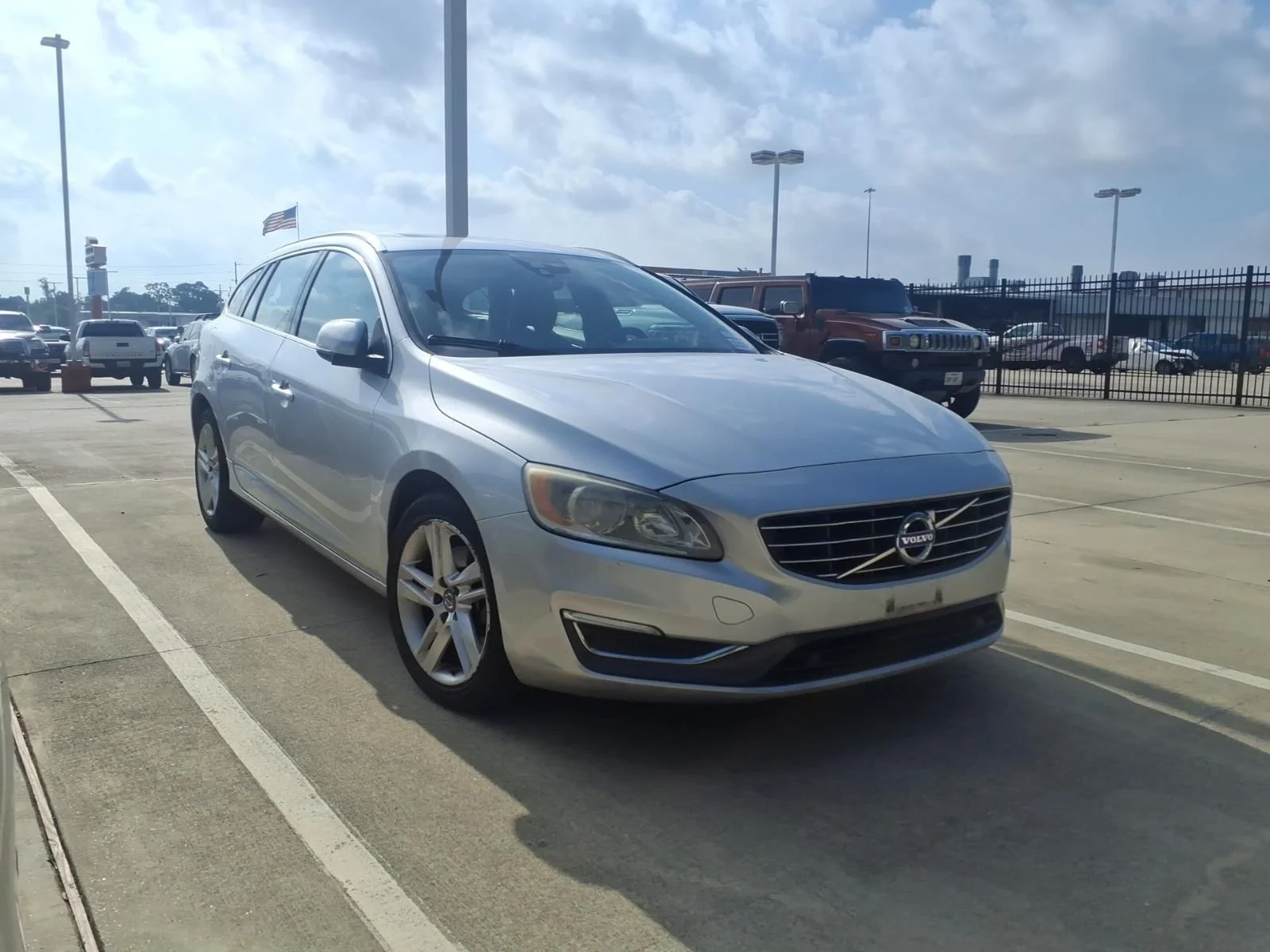 Used 2015 Silver Volvo T5 Premier image 1