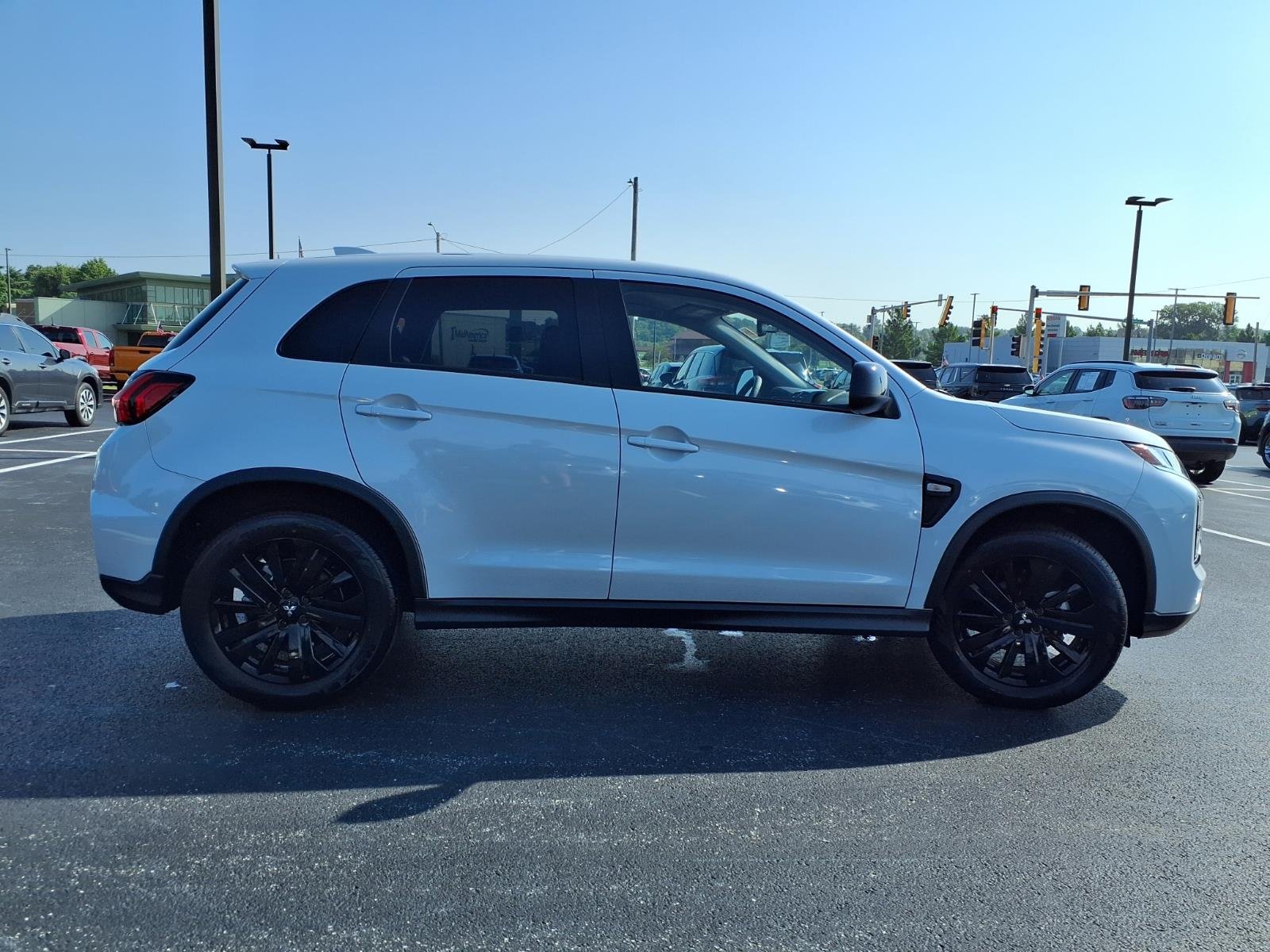 Used 2025 White Mitsubishi 2.0 LE AWC image 31