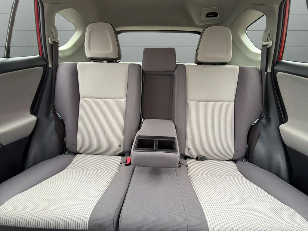Used 2015 Red Toyota XLE image 15