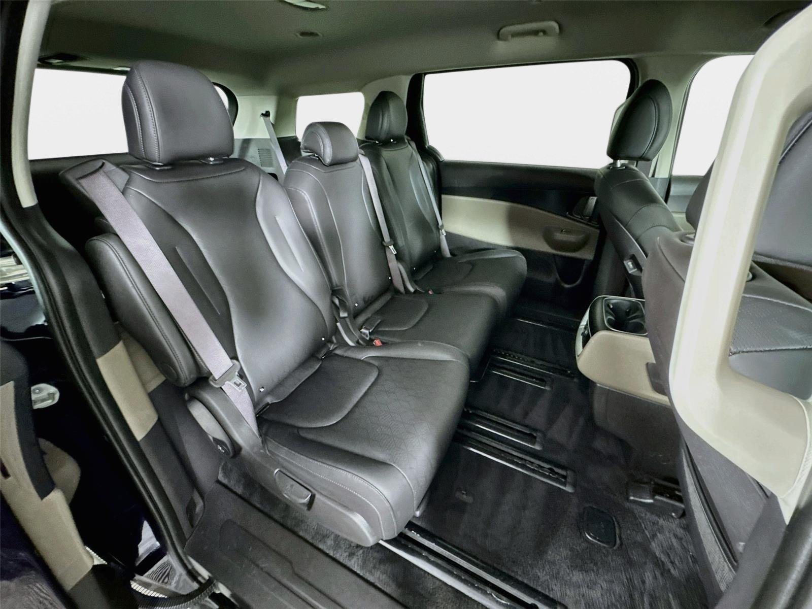 Used 2025 Deep Chroma Blue Kia LXS image 27