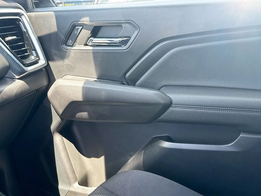 Used 2023 Silver GMC Elevation image 24