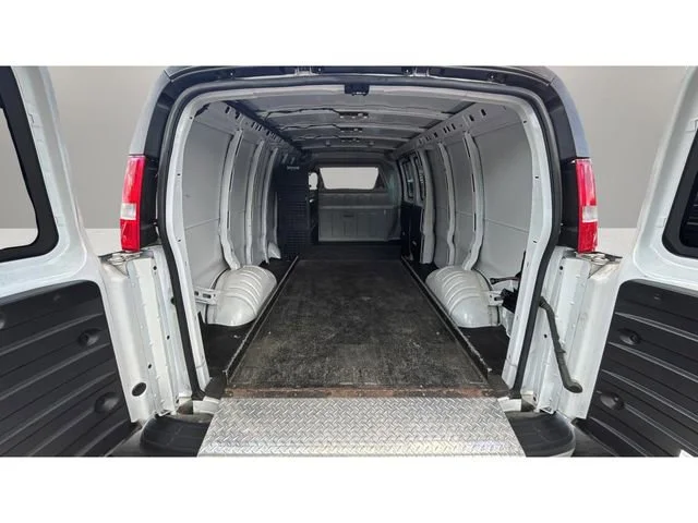 Used 2022 Summit White Chevrolet WT image 33