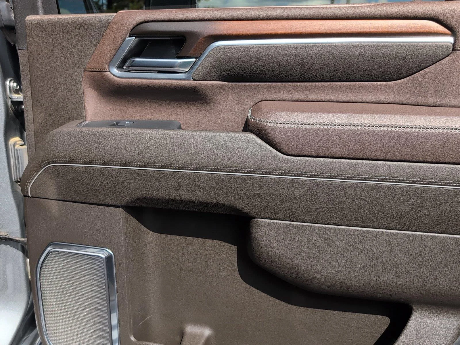 Used 2025 Sterling Metallic GMC Denali image 37