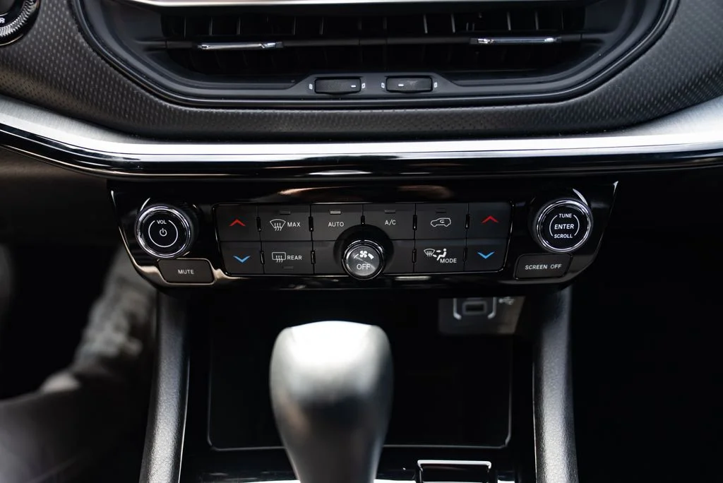 Used 2025 White Jeep Trailhawk image 15