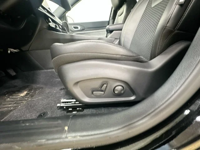 New 2026 Diamond Black Crystal Pearl-Coat Exterior Paint Jeep Latitude image 22