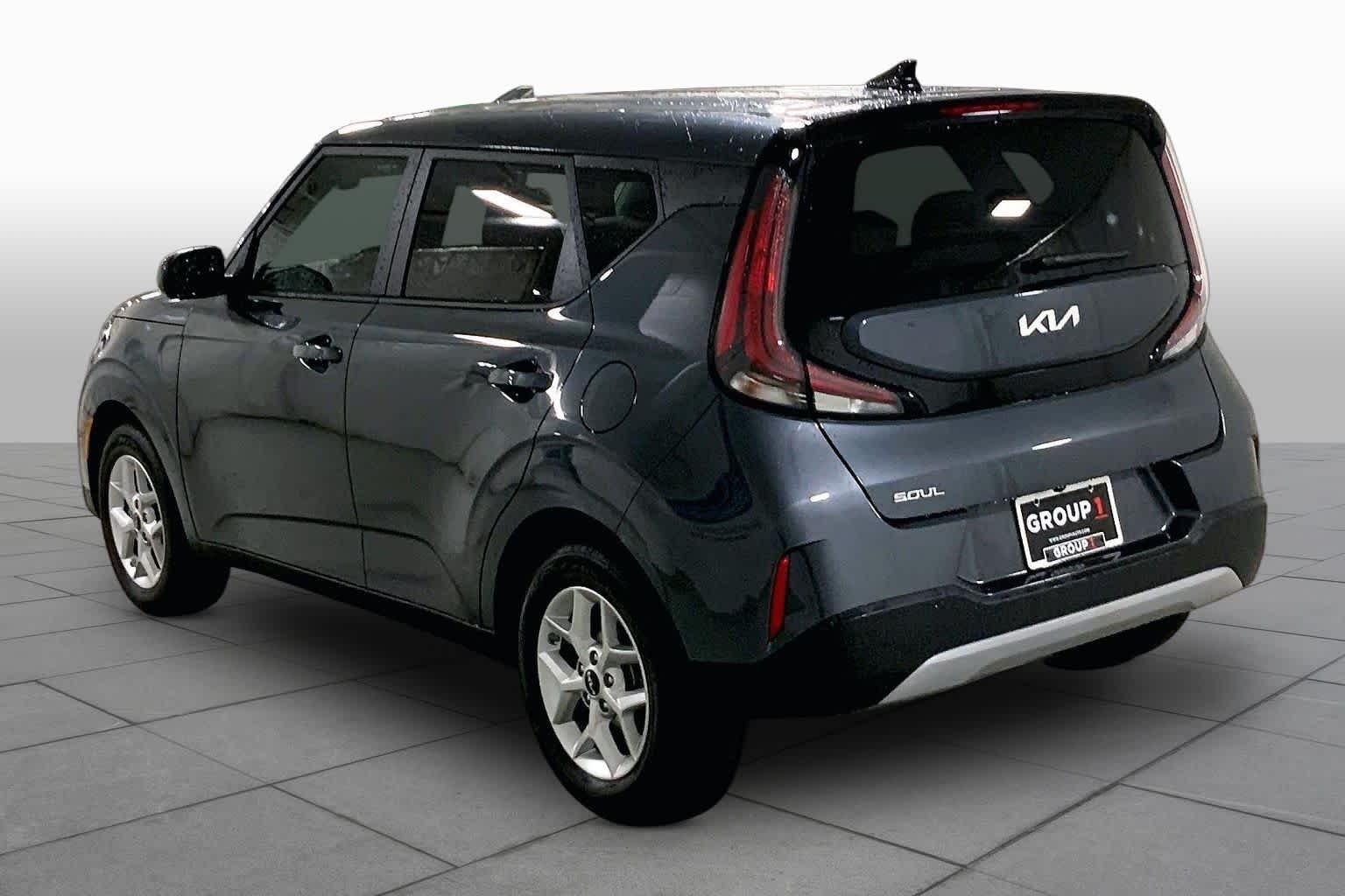 Used 2025 Gravity Gray Kia LX image 11
