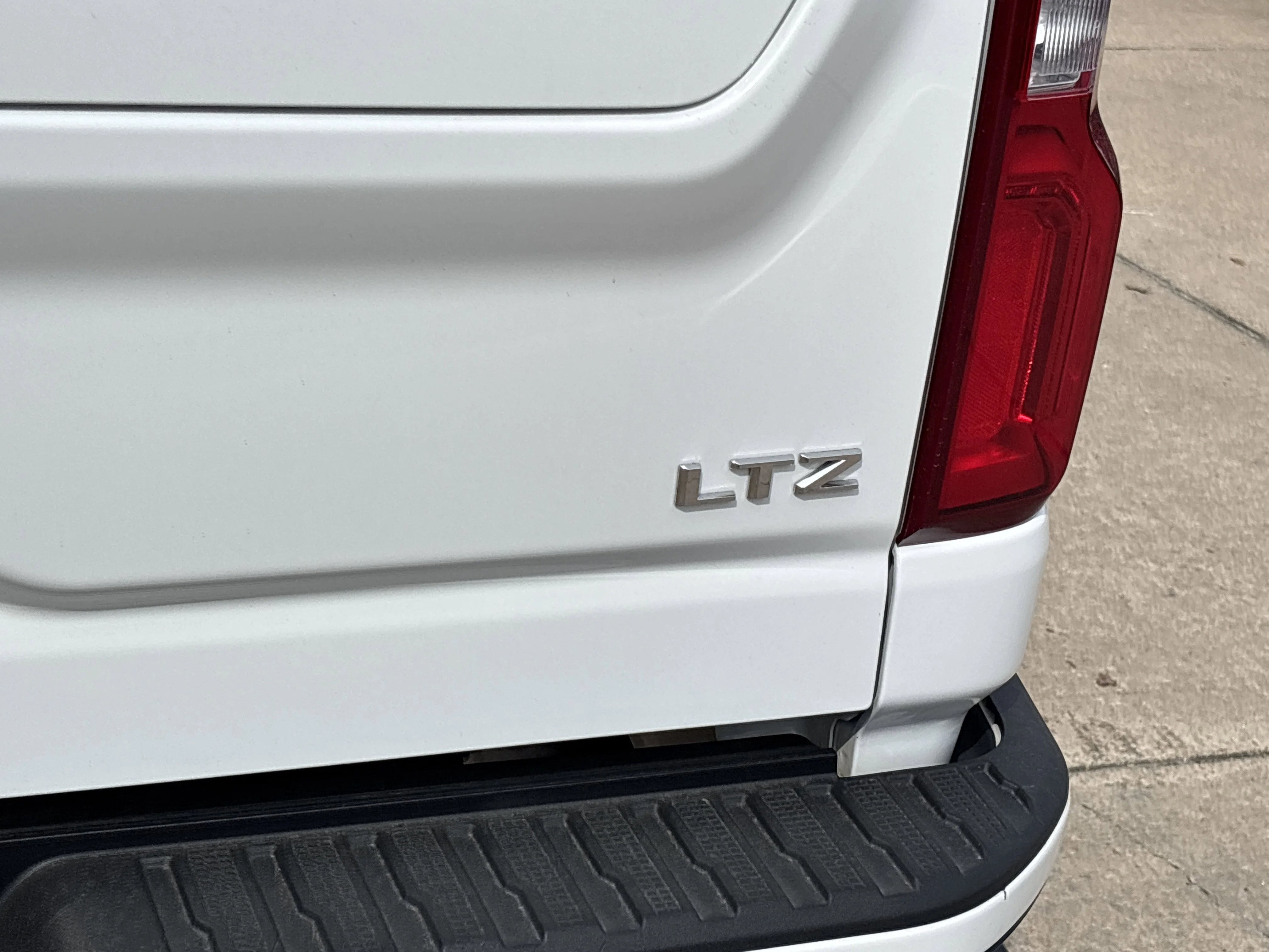 Used 2022 Summit White Chevrolet LTZ 4WD image 5