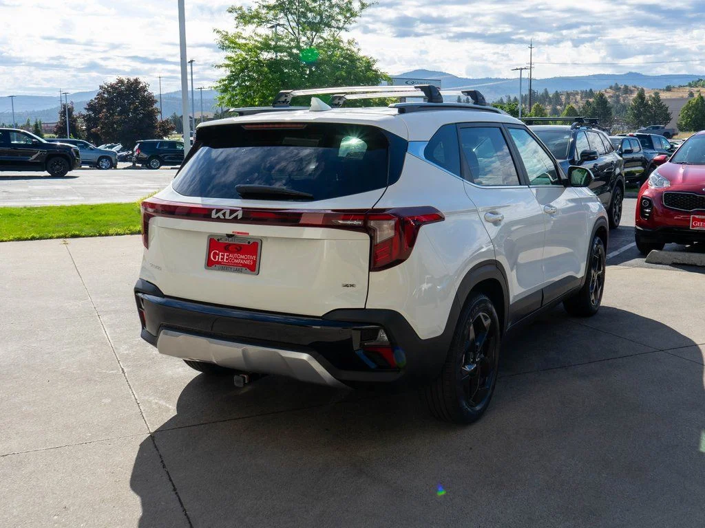 New 2026 Snow White Pearl Kia EX image 7