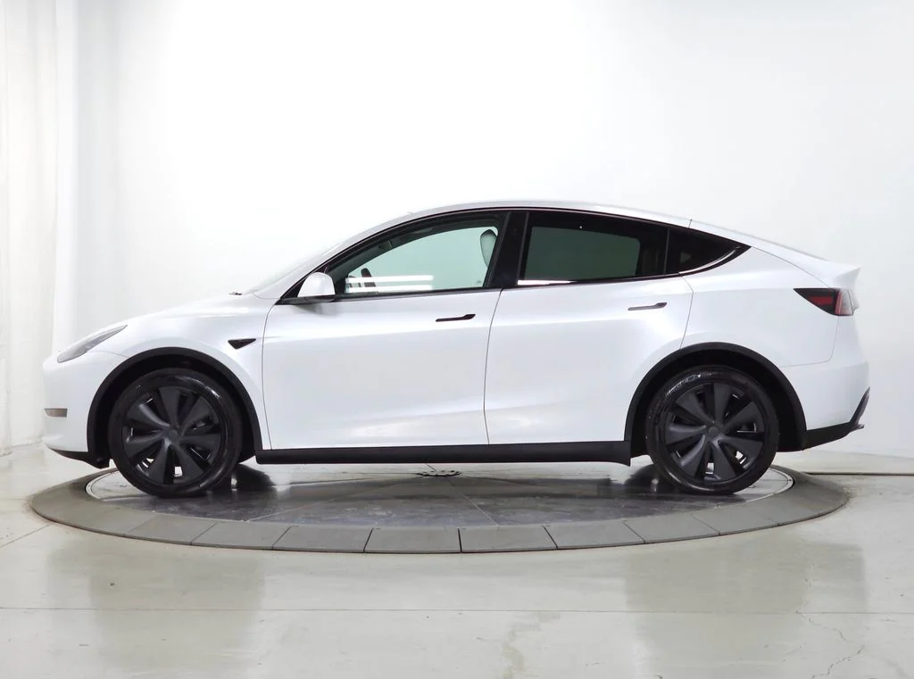 Used 2024 Tesla Model Y Long Range with VIN 7SAYGDEE2RA256150 for sale in Naperville, IL