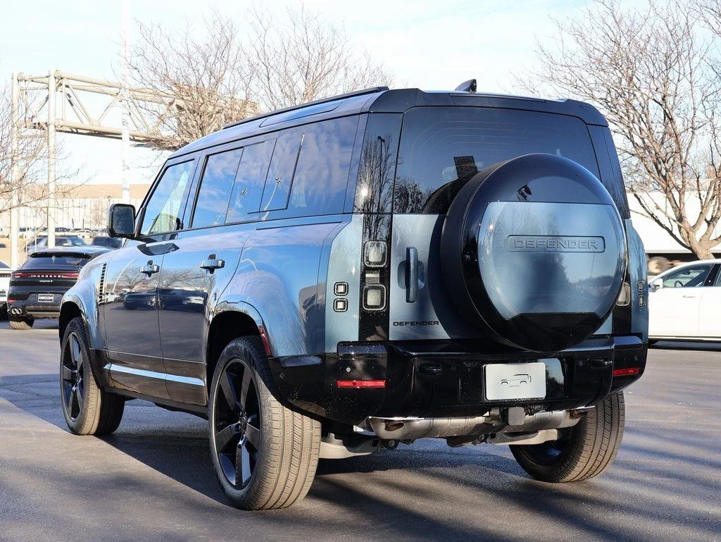 New 2026 Tasman Blue Metallic Land Rover X-Dynamic SE image 5