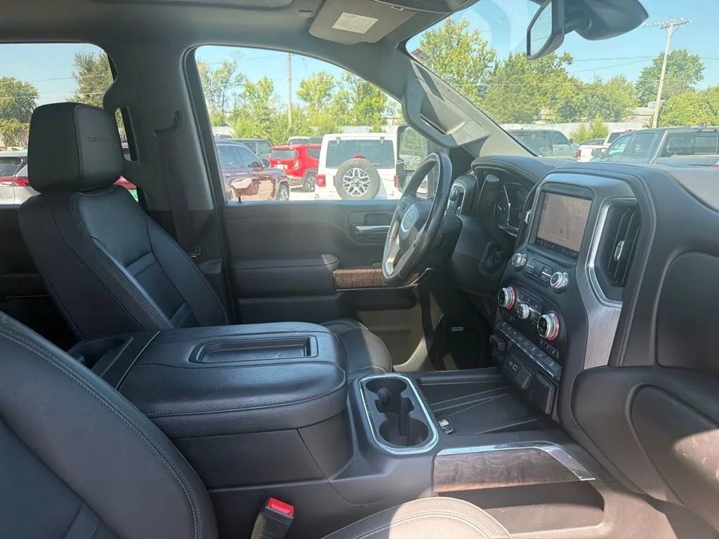 Used 2022 Black GMC Denali image 2
