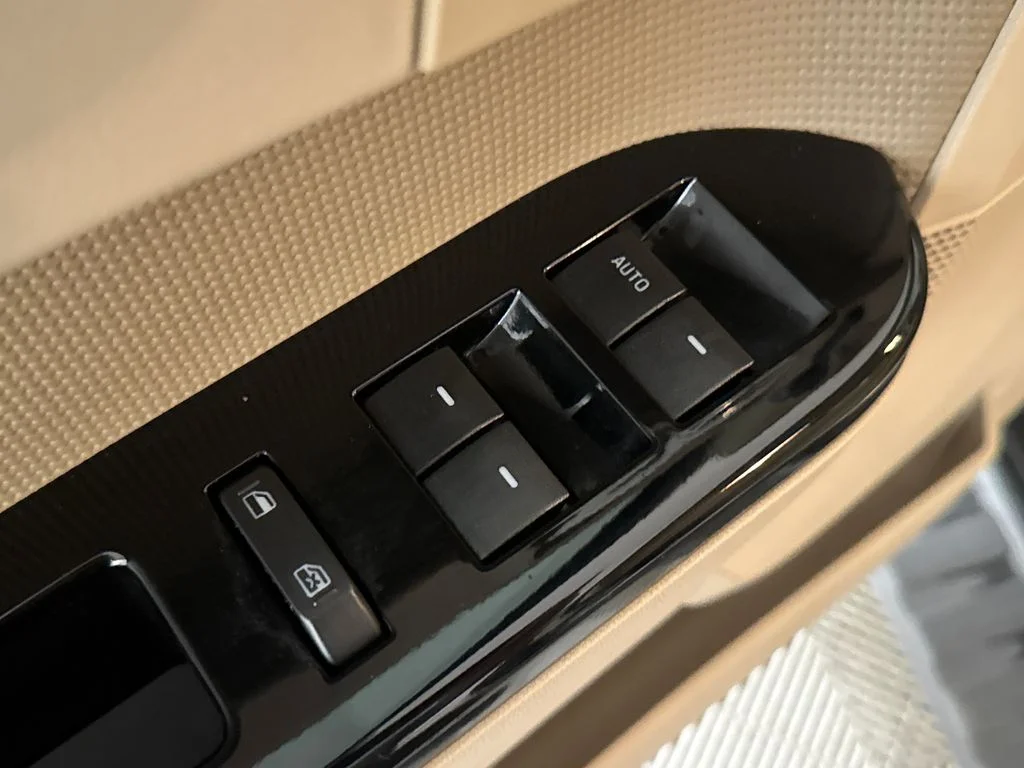 Used 2011 Gold Ford Limited image 18