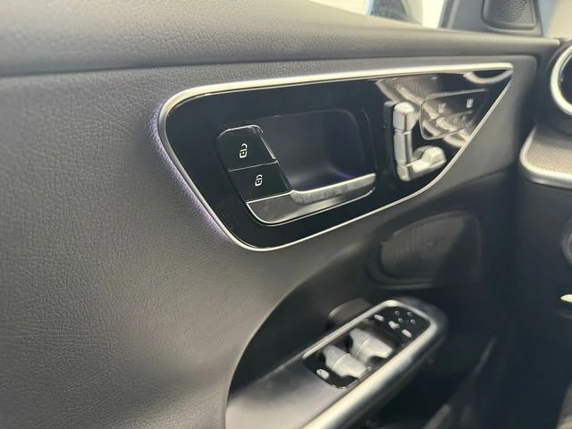 New 2026  Mercedes-Benz C 300 image 38