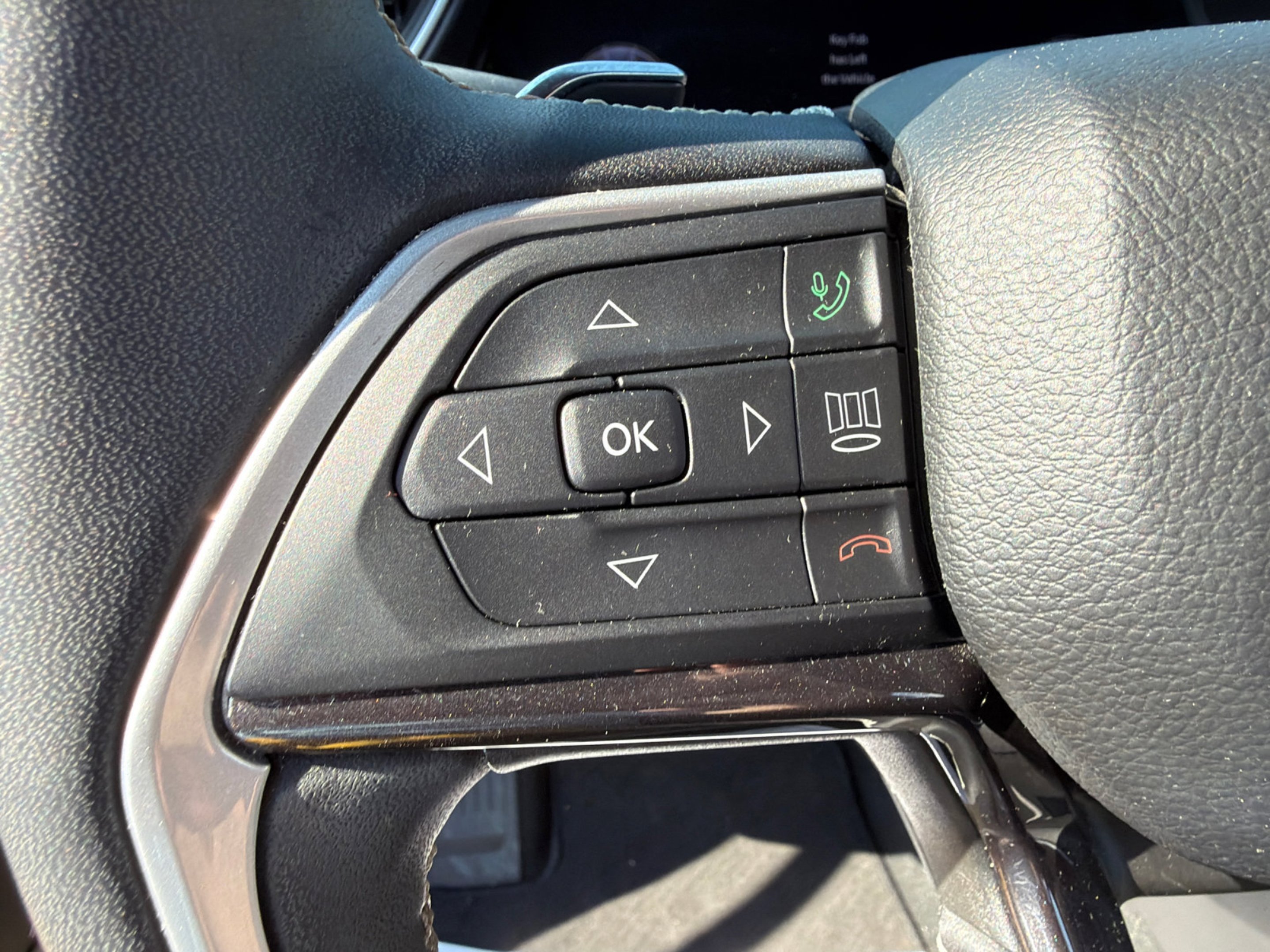 Used 2023 Diamond Black Jeep Altitude image 18